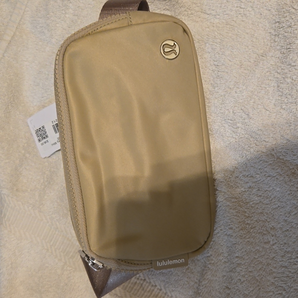 Lululemon NWT mini belt bag tan... not sold anymore
